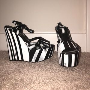 Chunky wedge sandal, black/white